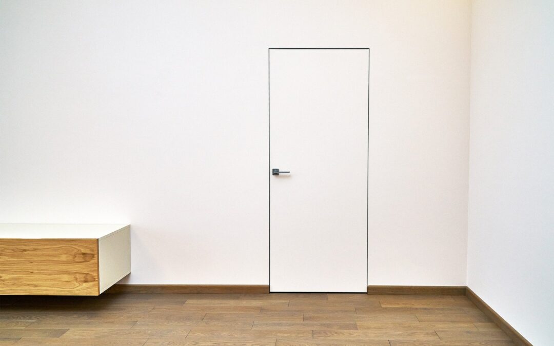 Drzwi ukryte – coraz popularniejszy trend we wnętrzach
